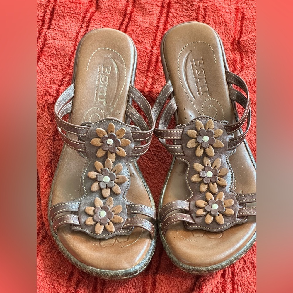 Born brown flower sandals size 6 1/2